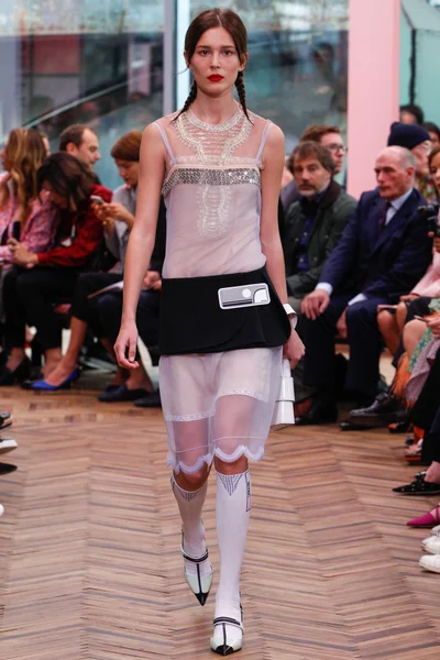 Look 18